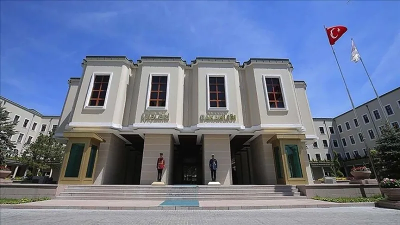 Der Bürgermeister von Ataşehir, Onursal Adıgüzel, wurde seines Amtes enthoben